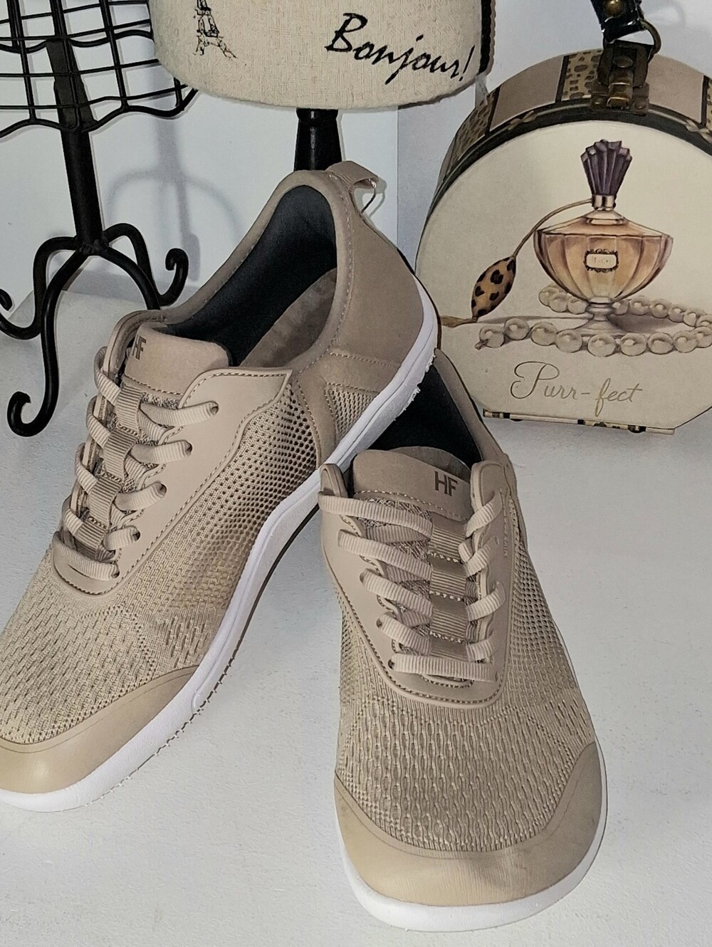 Hike Footwear Healthy Freedom Beige Lightweight Sneakers Sz 9/9.5M NWT